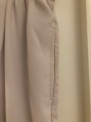 Pantalón Zara fluido beige talla L
