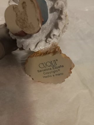 Figura Cuqui Niña con Escoba y Cubo