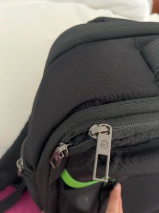 Mochila Leitz Negra y Verde