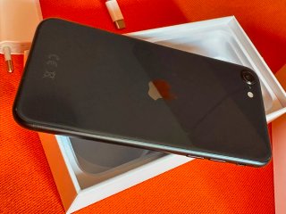 iPhone SE 2da Gen 64GB Negro