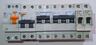 Conjunto cuadro eléctrico: GE, Merlin Gerin, Hager