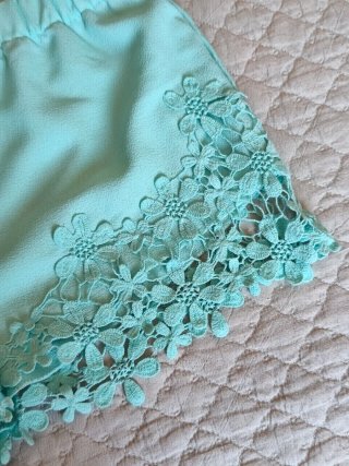 Short  Zara verano con borde  de encaje guipur