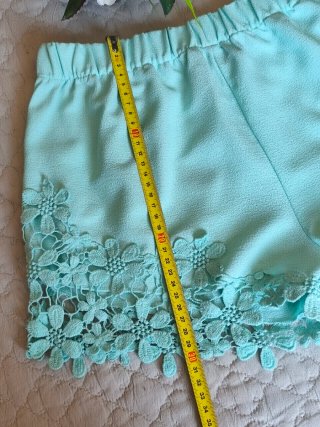 Short  Zara verano con borde  de encaje guipur