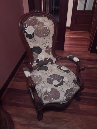 Sillón tapizado floral madera, se venden 2 unidade