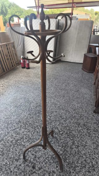 Perchero de madera antiguo Thones