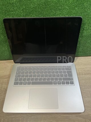 Notebook Microsoft Studio 2