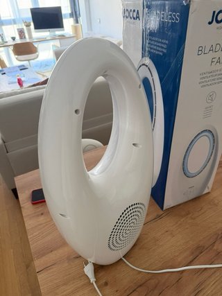 Ventilador sin aspas con sistema de oscilación.
