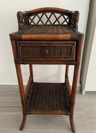 Mueble auxiliar madera y mimbre
