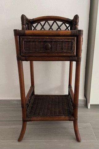 Mueble auxiliar madera y mimbre