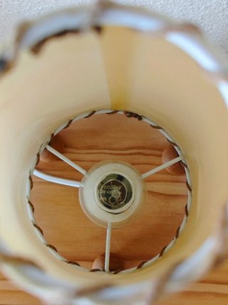 Lampada da tavolo. Papiro e legno