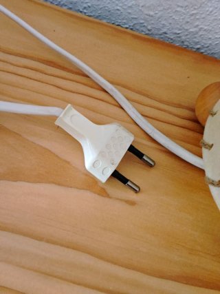 Lampada da tavolo. Papiro e legno