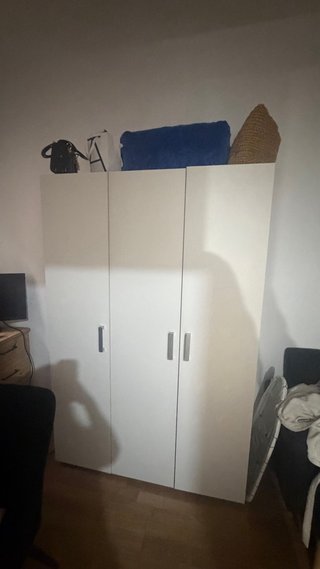 Armario blanco de madera
