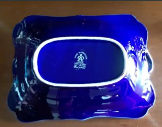 Fuente ARPO de porcelana azul con flores