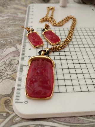 Parure vintage oro e pietra finta intagliato