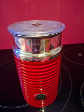 Batidor Nespresso Rojo