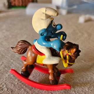 Puffo su cavallo a dondolo Pejo Schleich