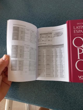 Diccionario ilustrado latín-español/ español-latín