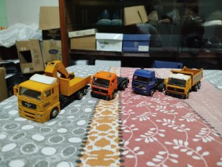 Set 4 modellini Camion