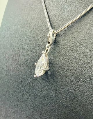 COLGANTE GOTA CON PIEDRA DE PLATA DE 925. P 1.7g