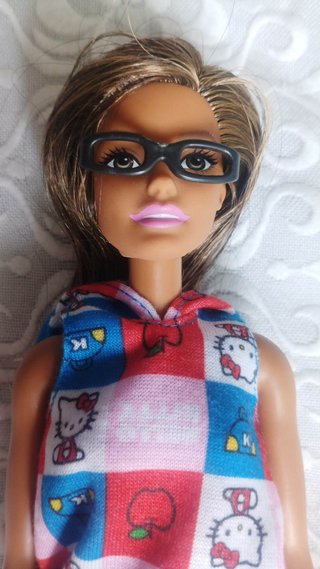 Muñeca Barbie Hello Kitty con bolso