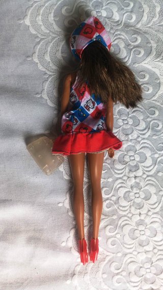 Muñeca Barbie Hello Kitty con bolso