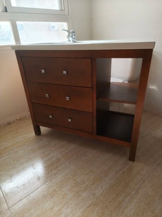 Mueble de baño con lavabo más mueble auxiliar