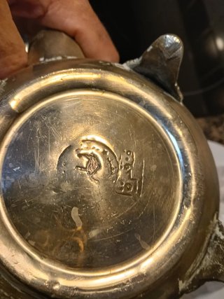 Juego de té antiguo de plata tiene 60 años