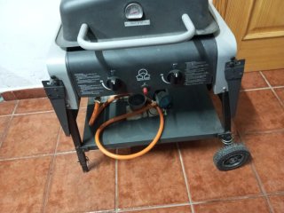 Barbacoa a gas negra y gris