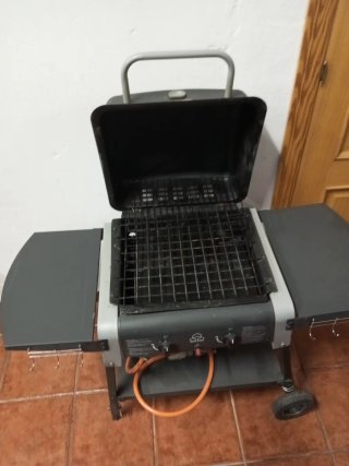 Barbacoa a gas negra y gris