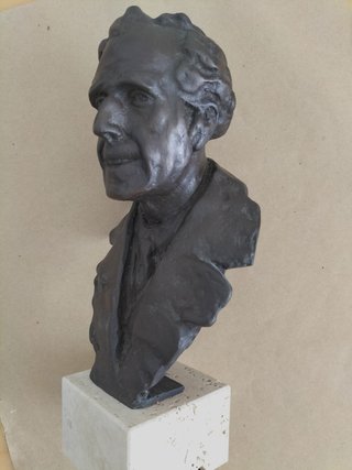 Busto Julián Besteiro. Bronce