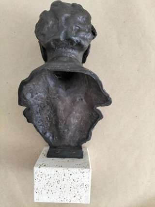 Busto Julián Besteiro. Bronce