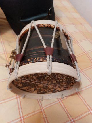 Tambor artesanal de madera