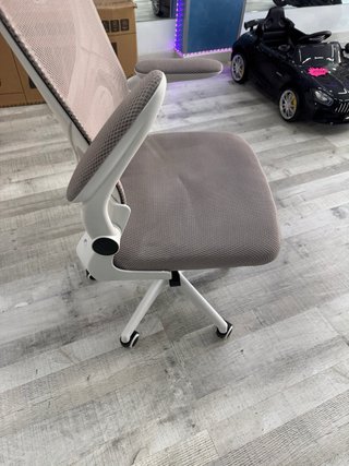 Sedia da ufficio ergonomica beige