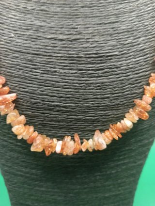 Collar Piedra Sol Natural Chips Oro Naranja