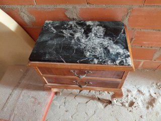 Mesita de noche antigua mármol y madera