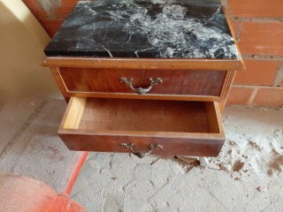 Mesita de noche antigua mármol y madera