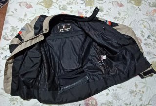 Chaqueta RTECH Beige y Negra Talla L