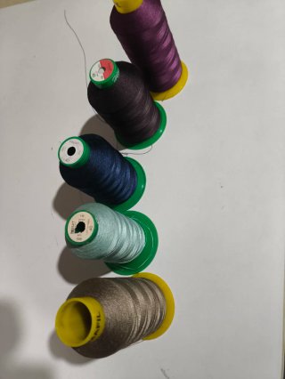 Lote 5 hilos de coser