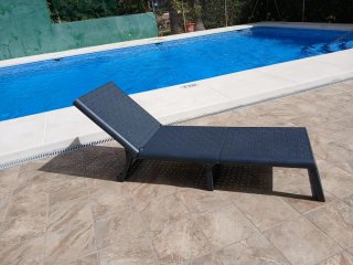 Hamaca plegable de plástico negra/gris.