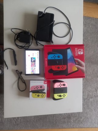 Nintendo Switch OLED Rosa y Amarillo