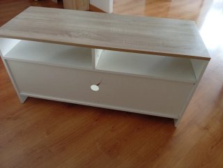 Mueble TV blanco y madera