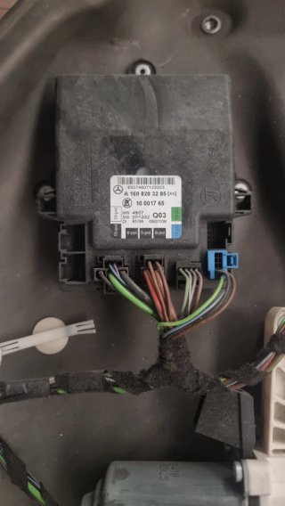 Conjunto elevalunas y cierre Mercedes B180