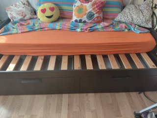 Cama doble negra Ikea con cajones