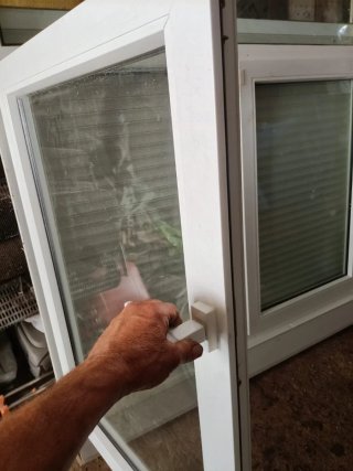 Ventana de aluminio blanca 1.67 alto 1.64 ancho,