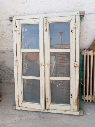 Ventana antigua de madera