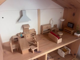 Casita de muñecas de madera