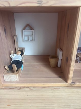 Casita de muñecas de madera
