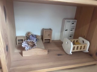 Casita de muñecas de madera