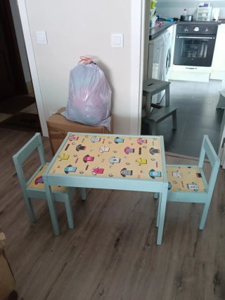 Mesa y sillas infantiles fútbol