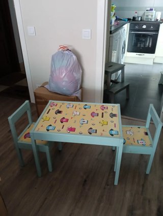 Mesa y sillas infantiles fútbol